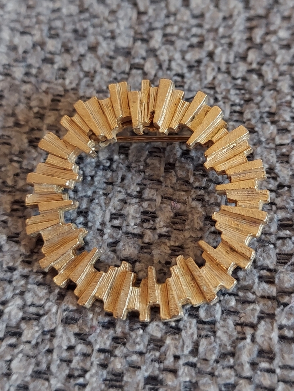 Vintage Gold Tone Radial Sunburst Brooch - Women Jewelry